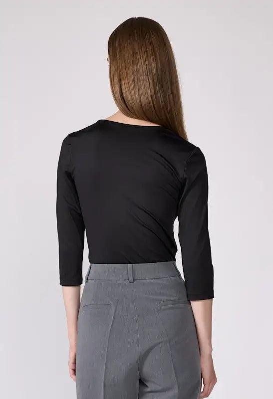 Desiree - Basics U Top in Black