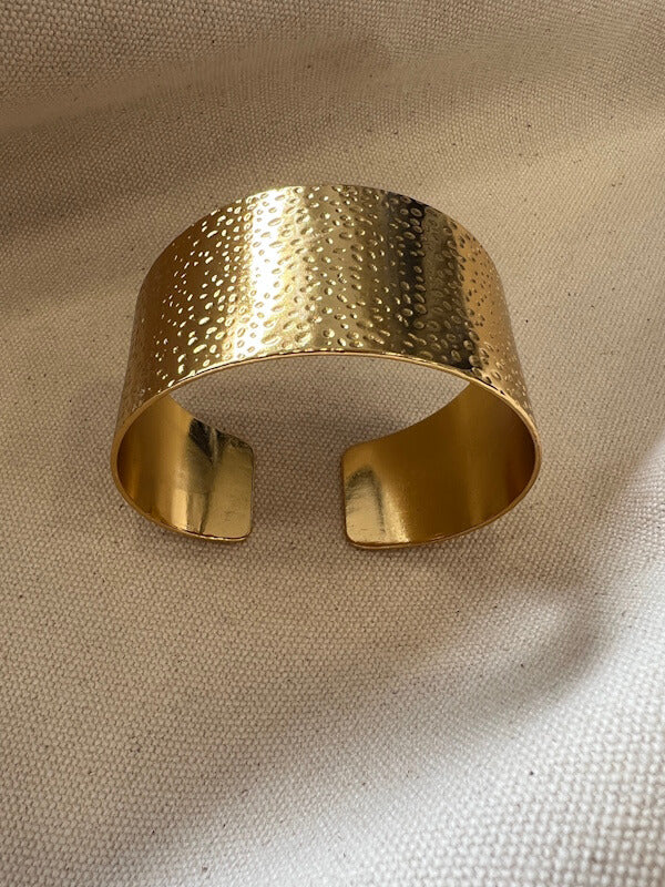 Relief Bangle - Gold