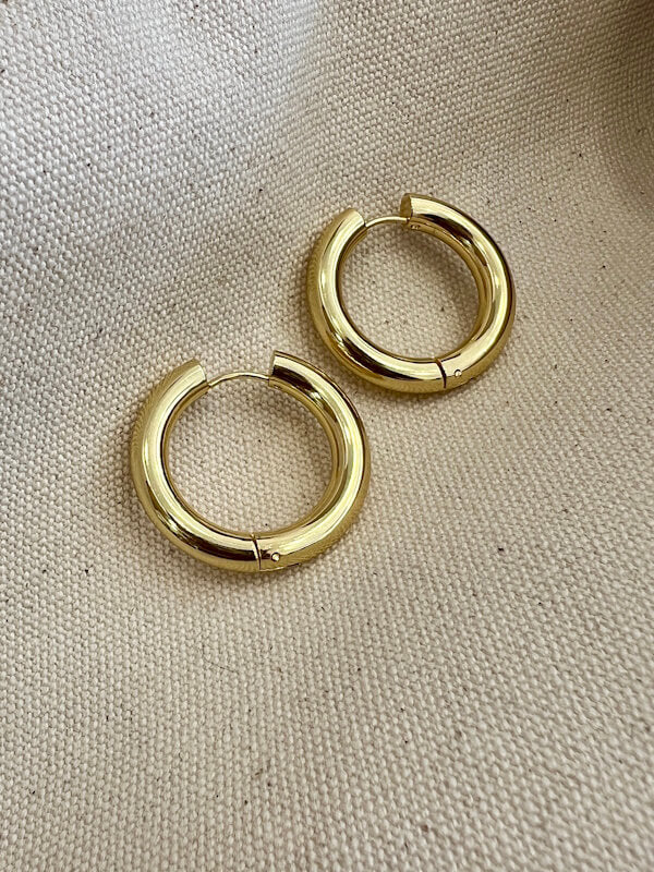 Class Hoops in Gold