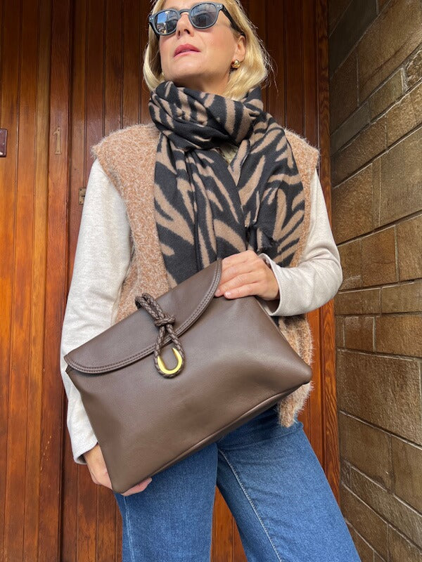 Venia Clutch in Cacao