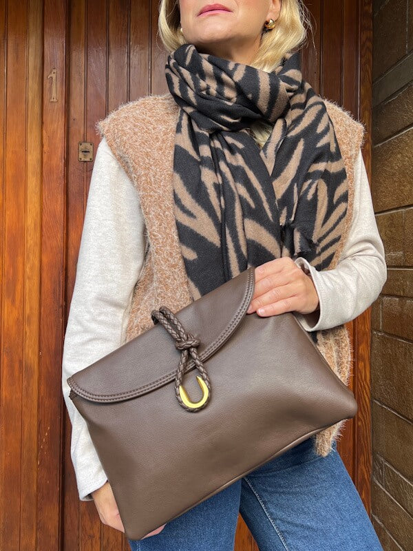 Venia Clutch in Cacao