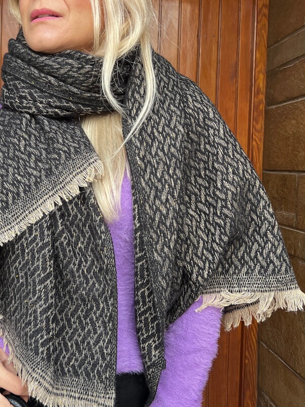 Beive Wrap Scarf in Black