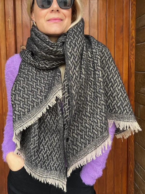 Beive Wrap Scarf in Black