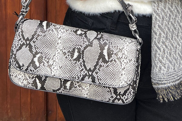 Snake Clutch in Black/White