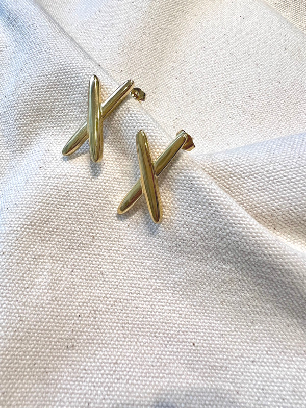 Kisses Earrings in Gold