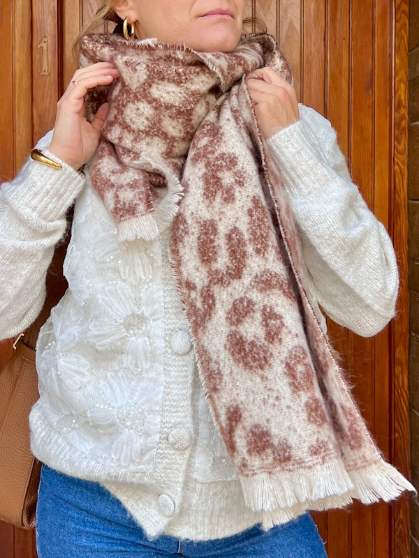 Levvi Scarf in Brown