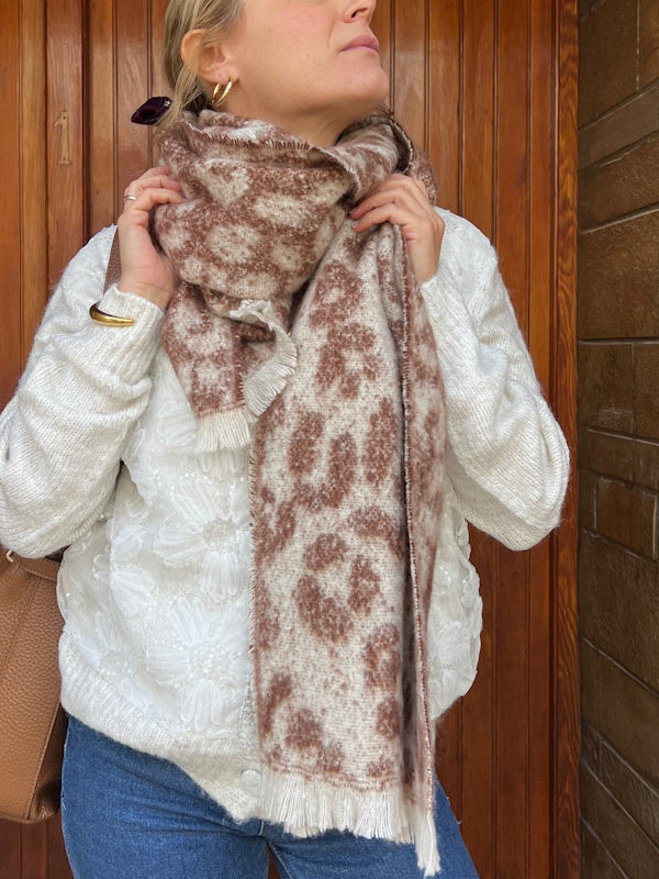 Levvi Scarf in Brown