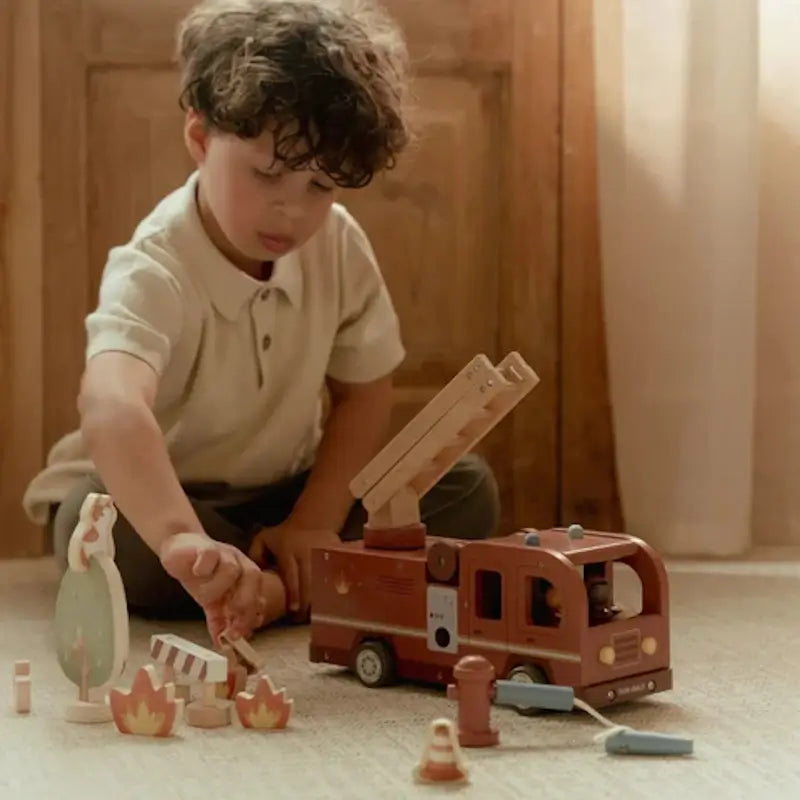 Little Dutch Ξύλινο πυροσβεστικό όχημα με αξεσουάρ