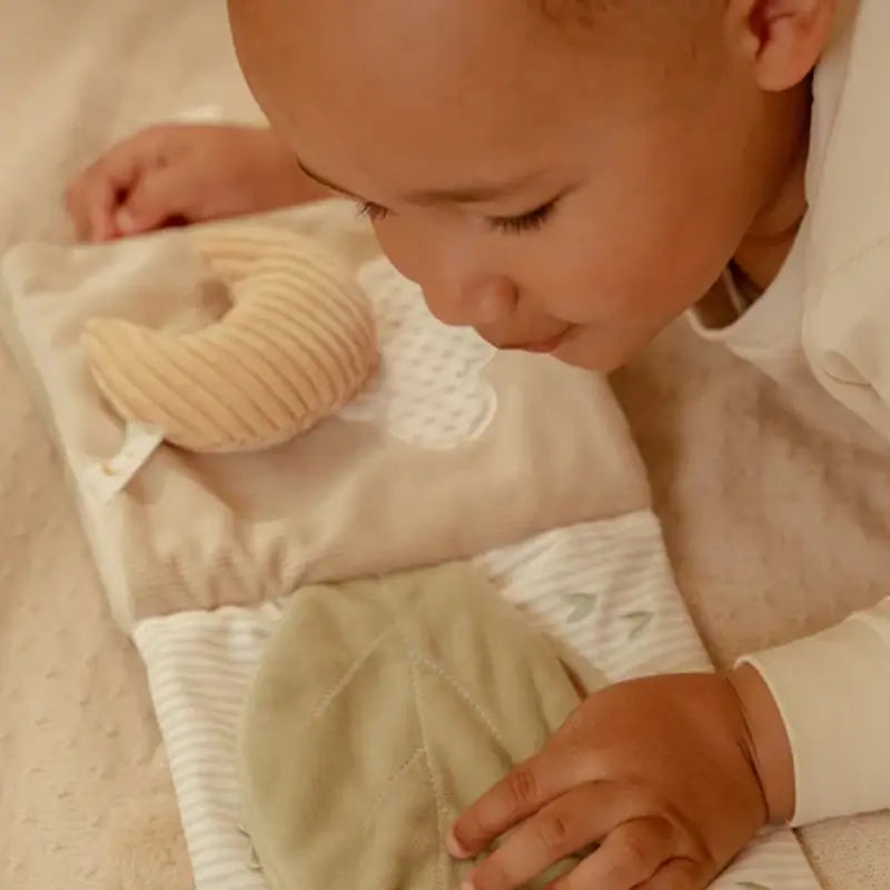 Little Dutch Υφασμάτινο βιβλιαράκι δραστηριοτήτων Newborn Naturals