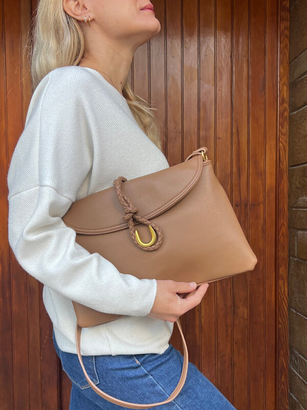 Venia Clutch in Mocca