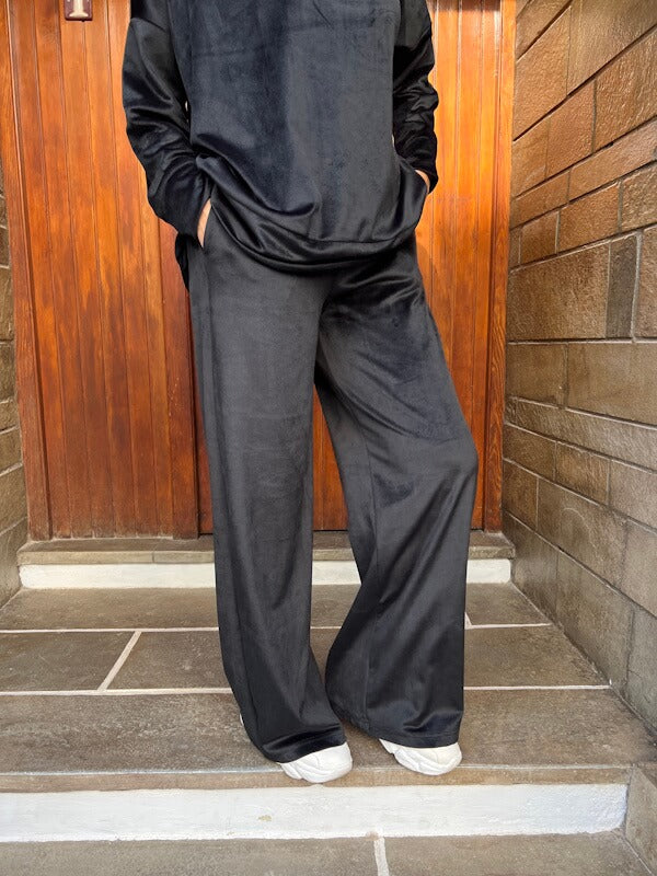 Velour Comfort Pants in Black