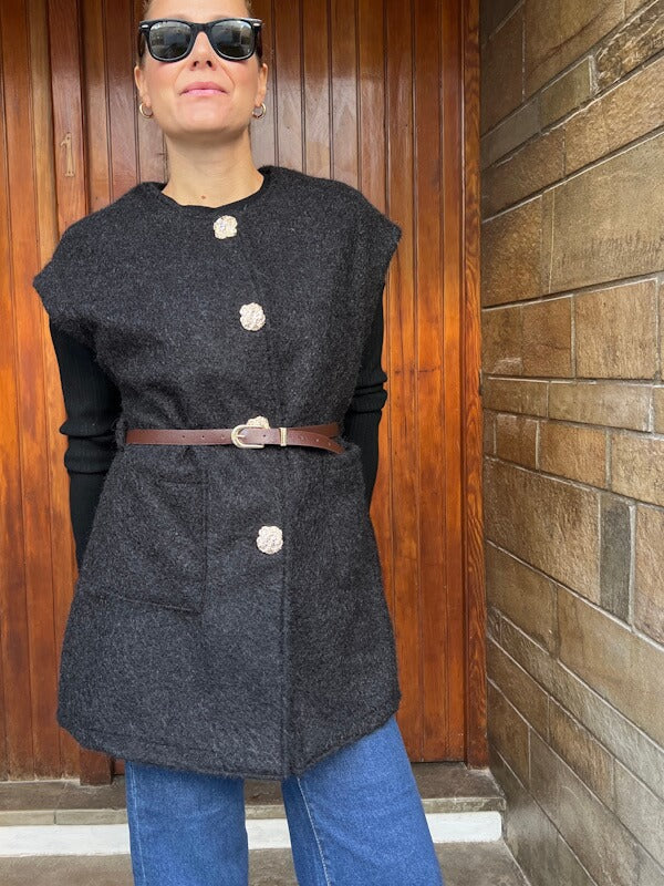 Valley Vest in Black