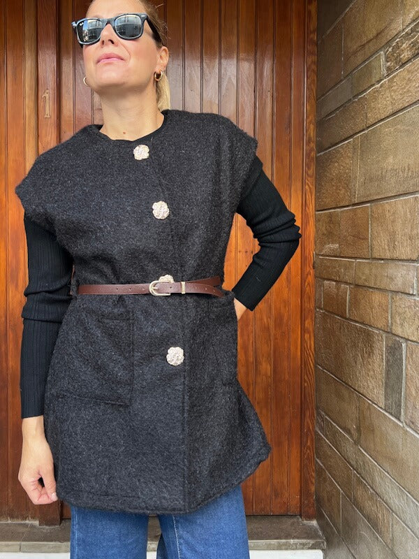 Valley Vest in Black