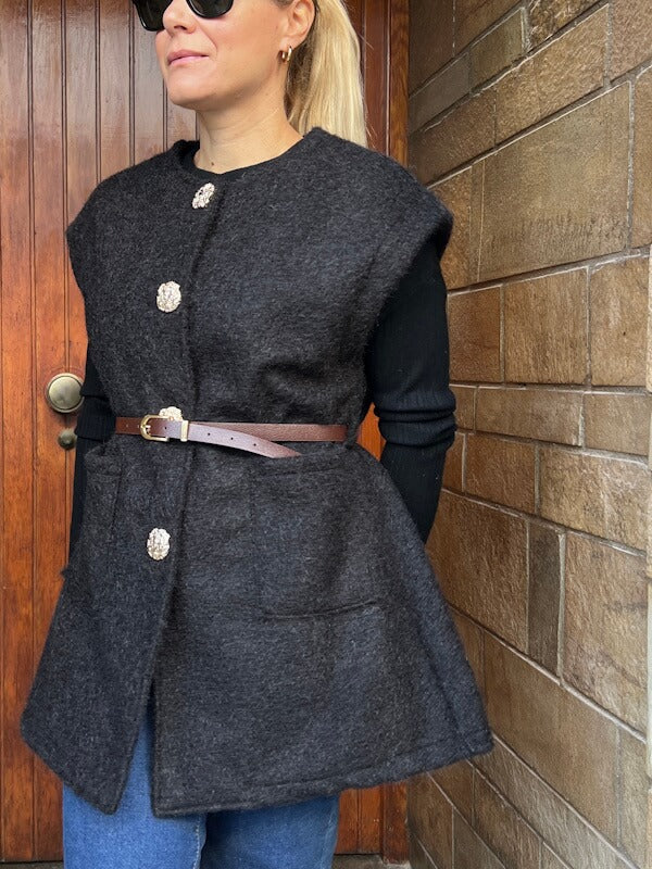 Valley Vest in Black