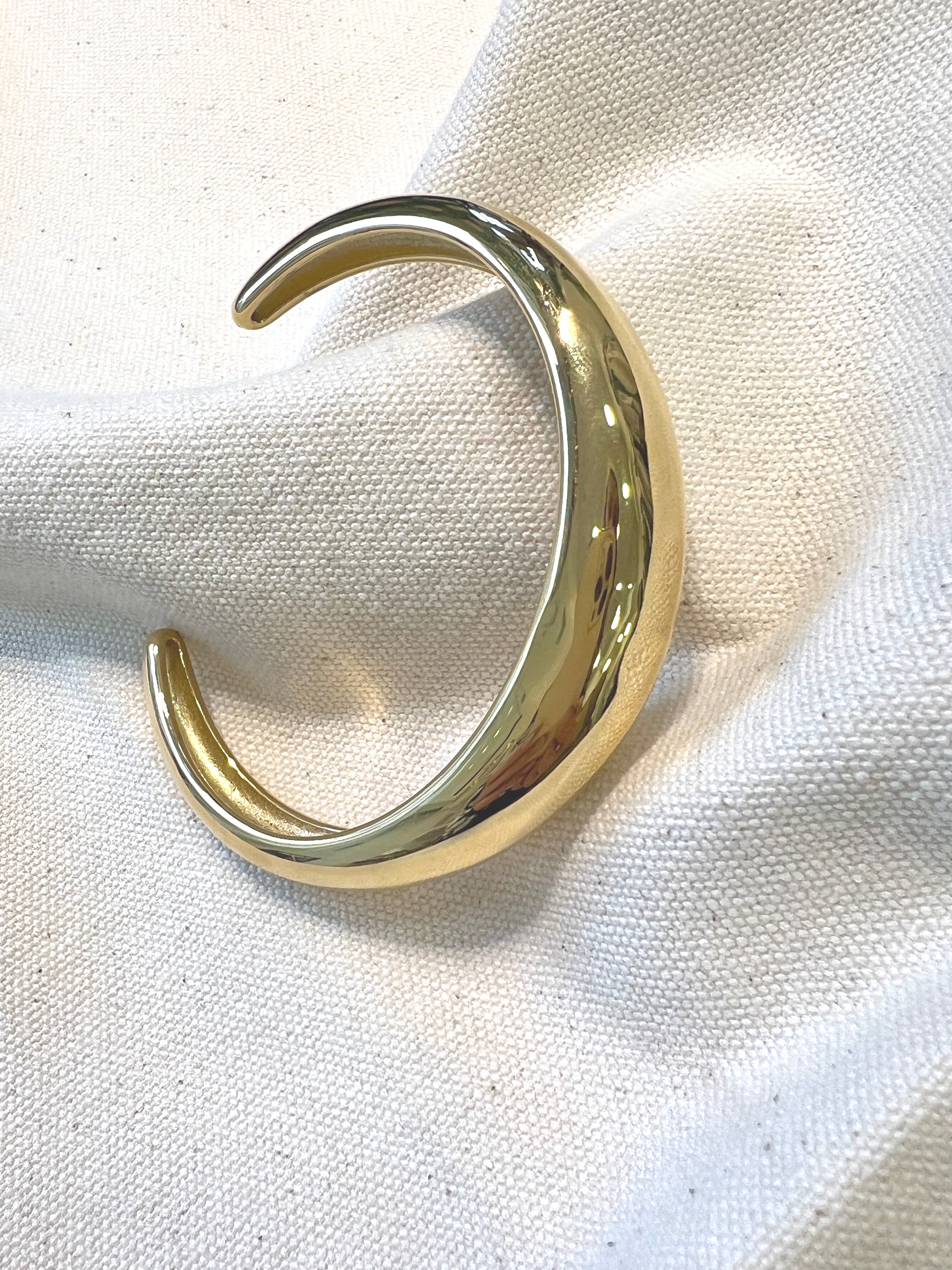 Bress Bangle in Gold